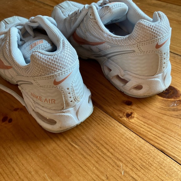 Women’s Nike Shoes - Picture 4 of 5